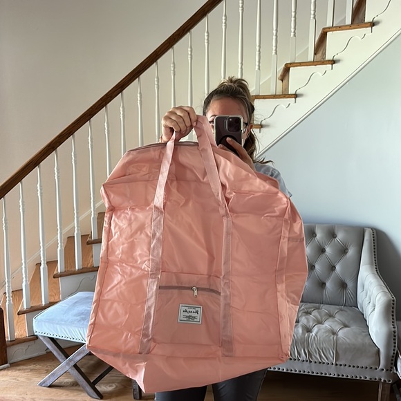 2 PACK BUNDLE DUFFLE BAGS ONE PINK ONE BLACK NEW IN PACKAGE W LUGGAGE SLEEVE - Picture 4 of 6